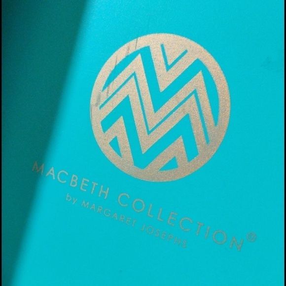 Macbeth Collection Square - Picture 5 of 5